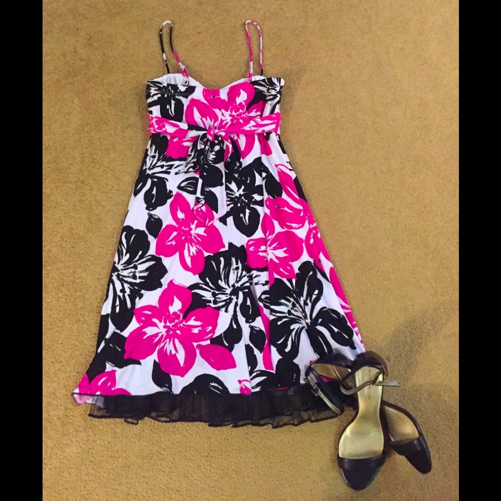 🌺Speechless Floral Strappy Dress🌺 - Picture 2 of 4